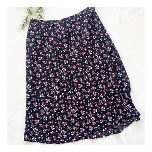 Lovely Dress Barn Rose design Skirt 14W